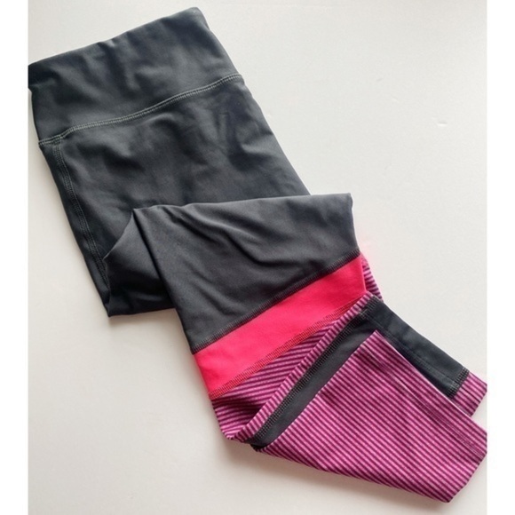 Under Armour • Grey Pink Workout Crops - Picture 1 of 3